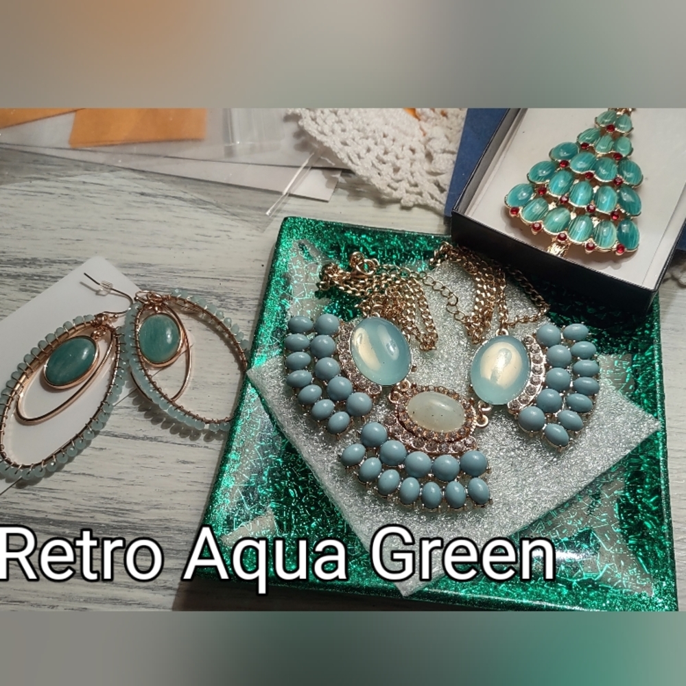 Aqua "Retro" Green Dangle earrings - Picture 6 of 9